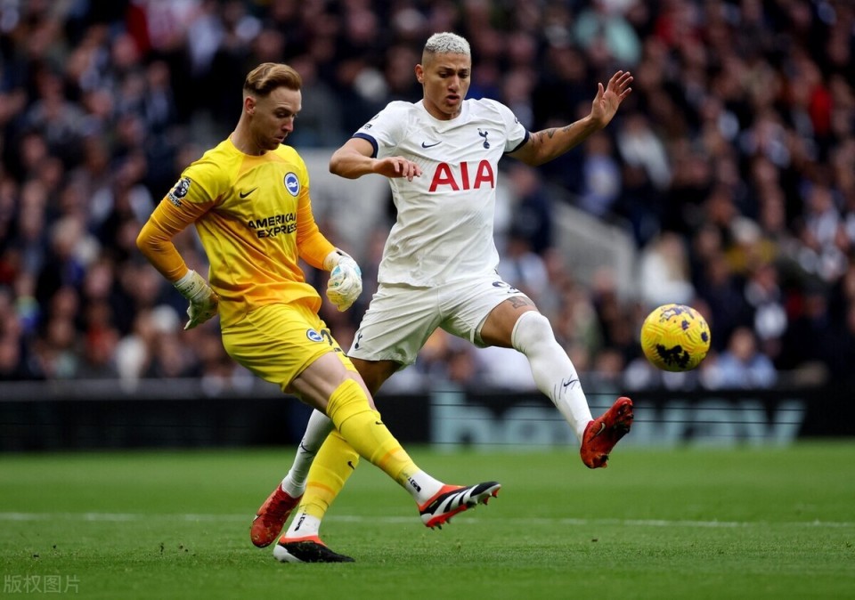 关于英超次回合对决在即！莱比锡演练定位球，热刺密集防守应对的信息