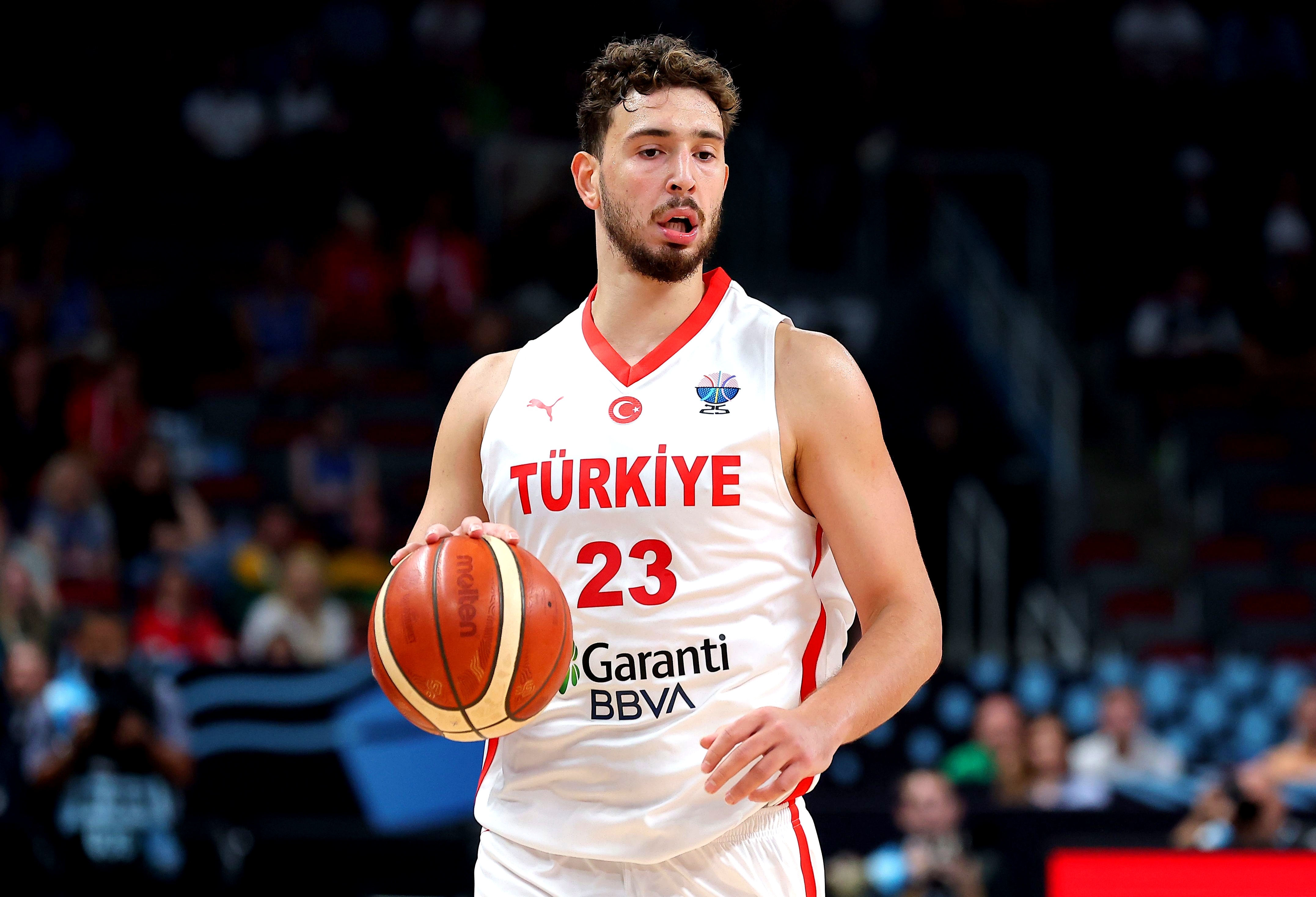 包含NBA季后赛战况：广东男篮防线稳固，金州勇士进攻受阻，姆巴佩成最佳的词条